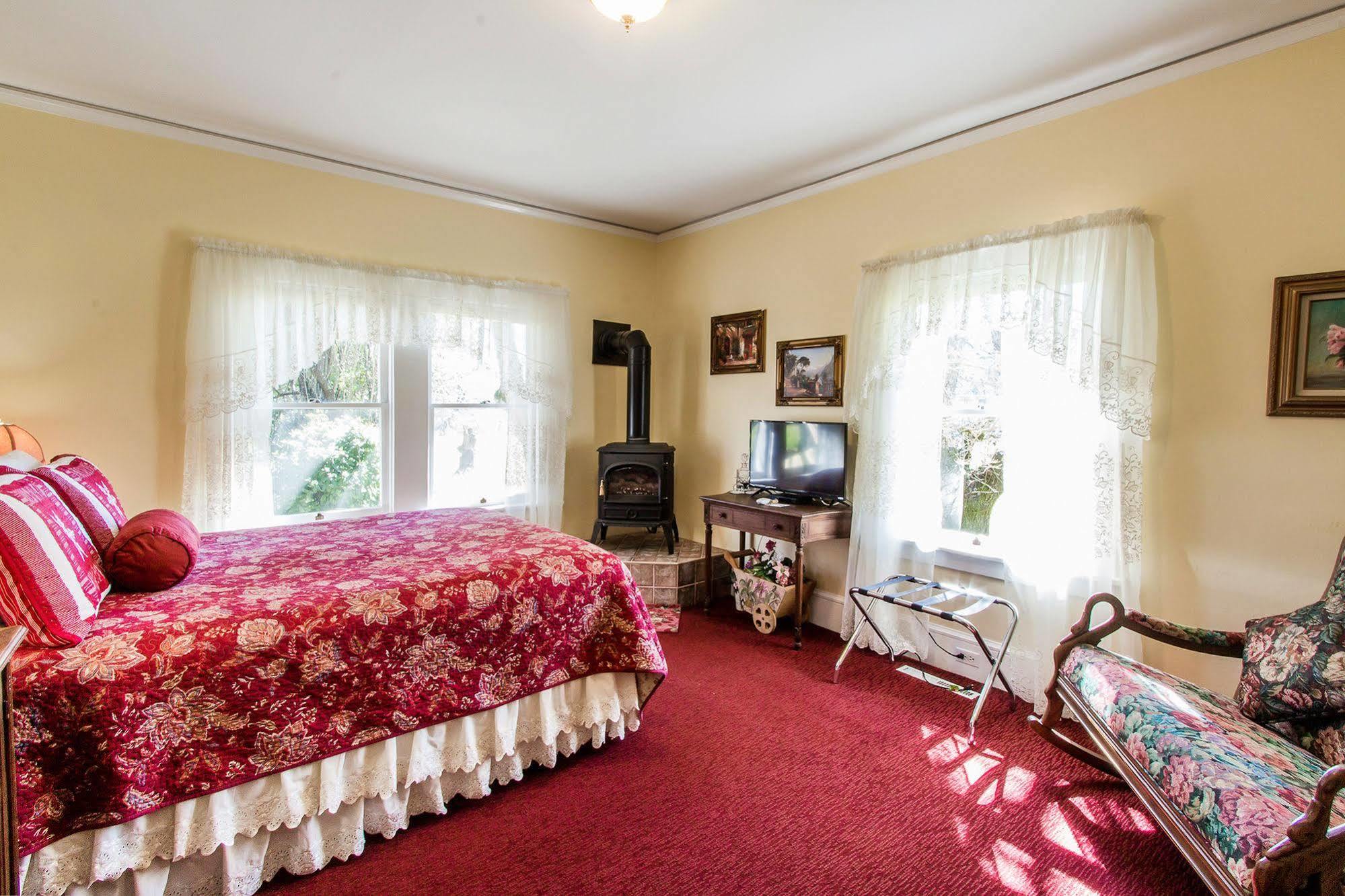 Shady Oaks Country Inn เซนต์เฮเลนา ภายนอก รูปภาพ